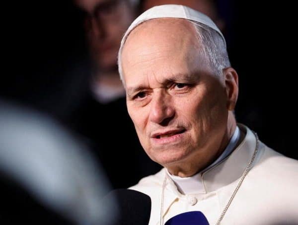 Papa Lav operisan je u bolnici Gemeli, a iz Vatikana je potvrđeno da je uklonjen karcinom pluca