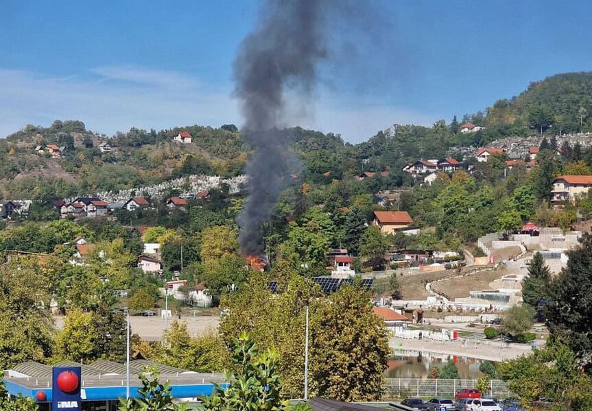 pozar zahvatio dio objekta u blizini panonskih jezera u tuzli