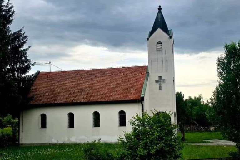 nepoznati pocinioci izvrsili provalu i oskrnavili starokatolicku crkvu u dubravama