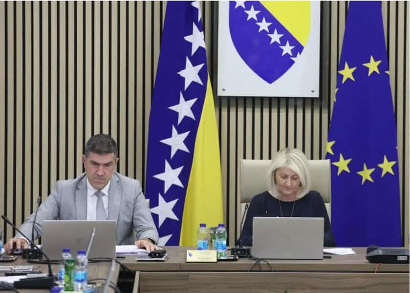 generalni sekrear vm bih rober vidovic novcano kanjen bog sukoba ineresa obavljanja dvije nespojive fiunkcije jednu mora napusii