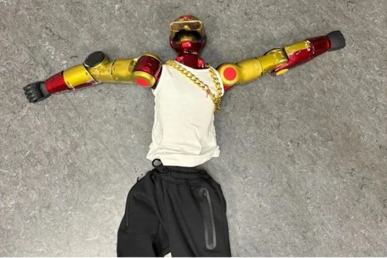 robot u kelnu njemacka seksulano uznemiravao tinejdzerku poliocija ga nakon toga zaplijenila